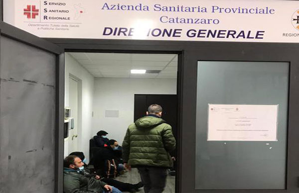 Sant'Anna Hospital, dipendenti occupano sede Asp Catanzaro