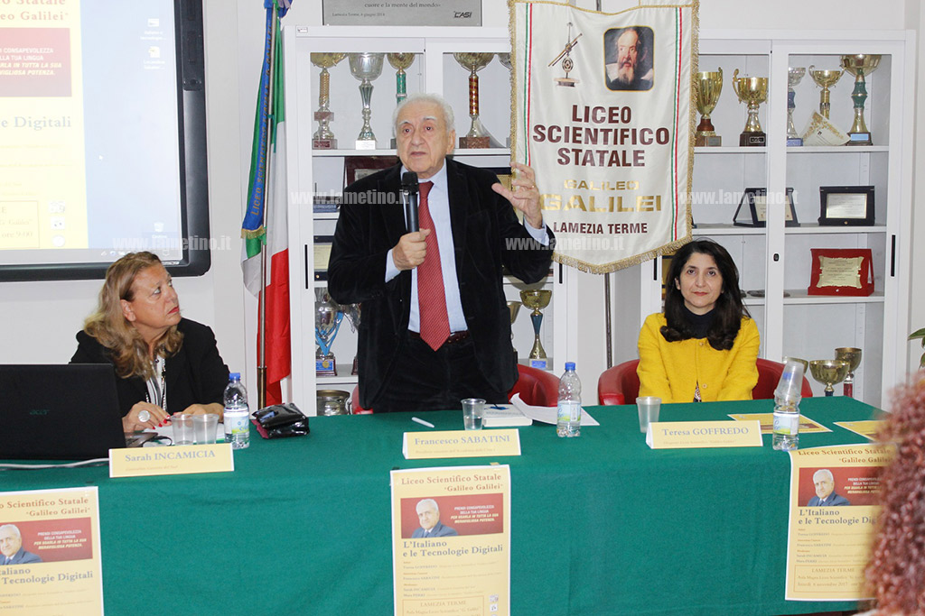 Lamezia, professor Sabatini al liceo Galilei: "Prendere consapevolezza della lingua per usarla in tutta la sua potenza"