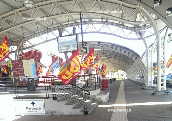 Lamezia: sciopero lavoratori Sacal su cessione ramo d'azienda