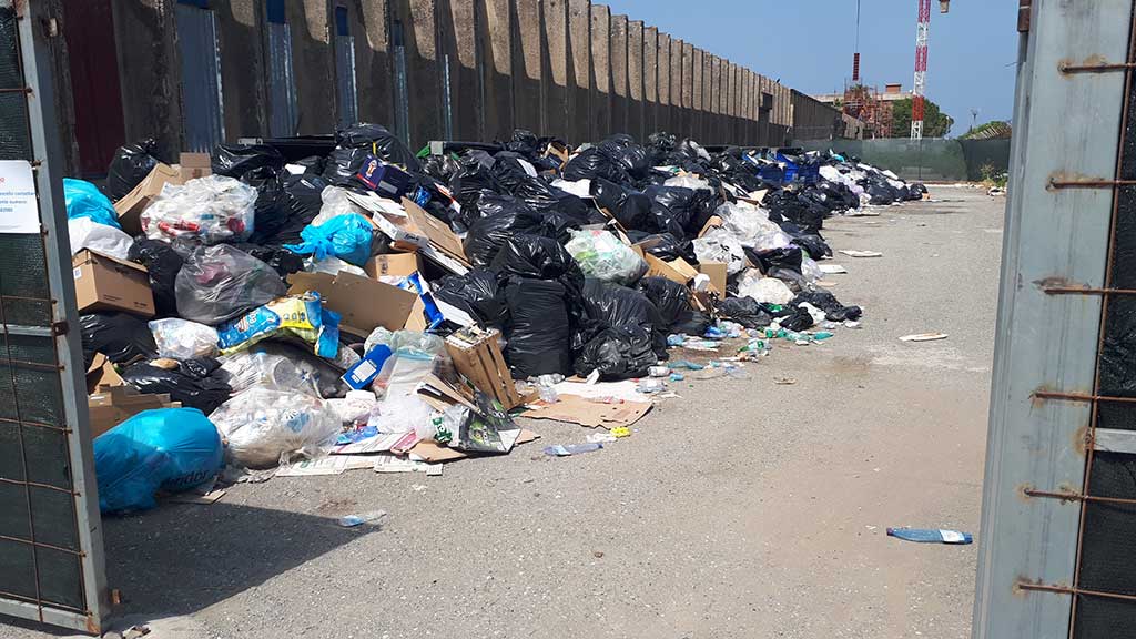 Lamezia, Sacal: "Emergenza rifiuti e discariche in aeroporto, gravi disagi per gestione scalo"