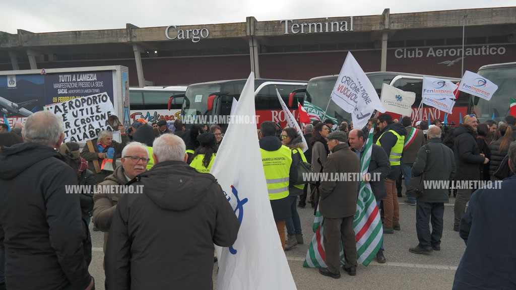 Comitato aeroporto Crotone: "Manifestazione a Lamezia senza risultati, assente presidente De Felice"