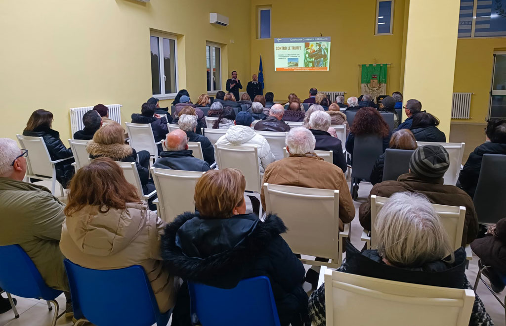 sala-consiliare-di-Maida-gremita-_304a6.jpg