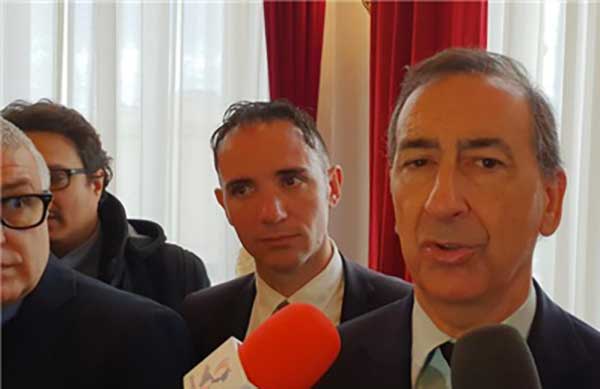 Il sindaco di Milano a Reggio negli stabilimenti Hitachi: "Realtà in grado di rispondere alle nostre esigenze"