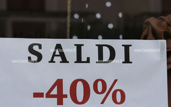 Al via saldi invernali in Calabria, oggi primo giorno per acquisti in zona arancione