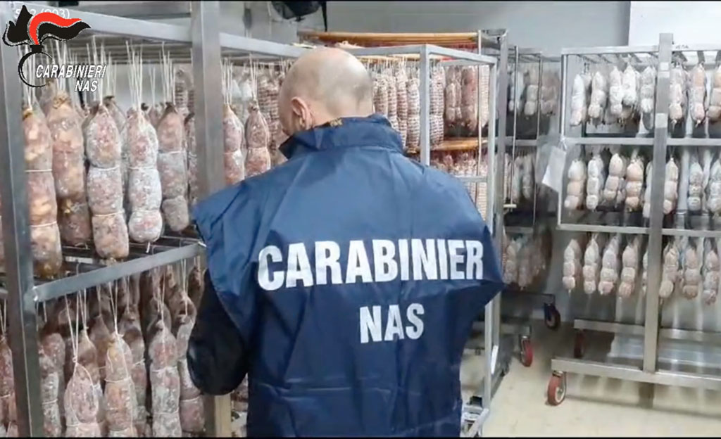 Contrasto alla diffusione della peste suina, sequestrate oltre 2 tonnellate di salumi e carne nel Reggino