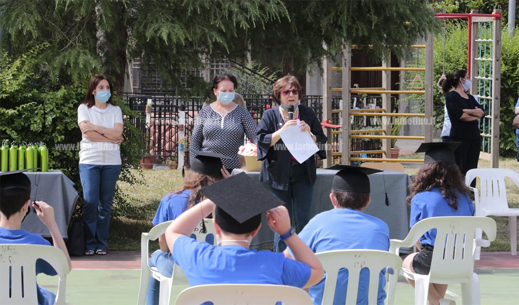 saluto-maggiore-perri-ultimo-giorno-scuola-962020-11.jpg