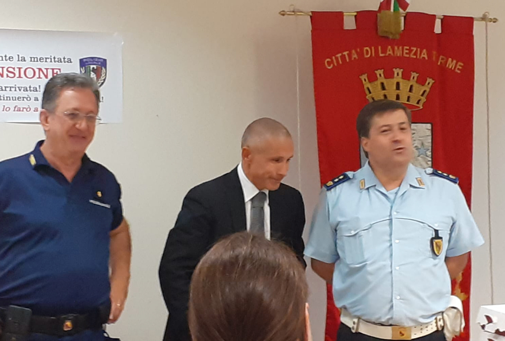 Lamezia, festa di pensionamento per il sottotenente della Polizia Locale Luigi Tarzia