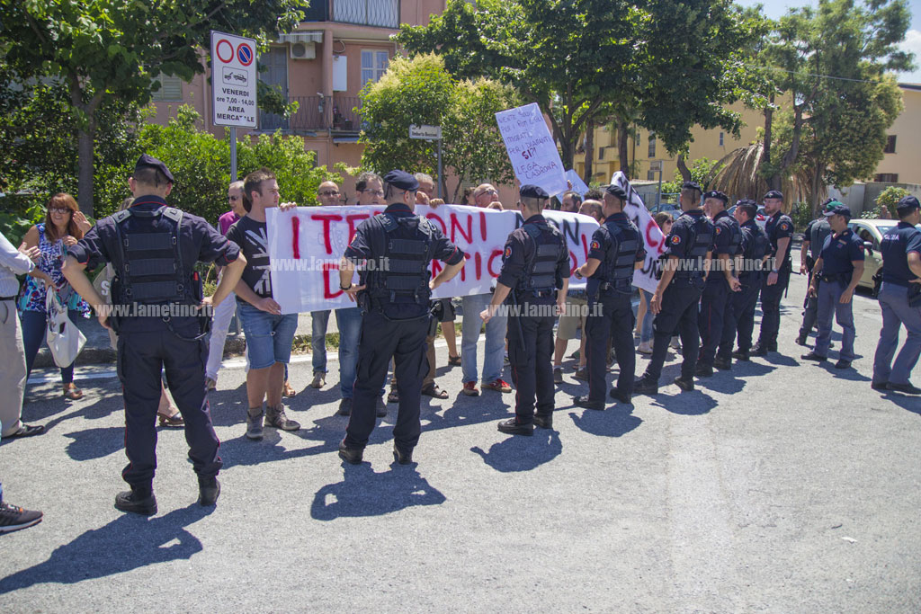 salvini-1-contestazioni-lamezia.jpg