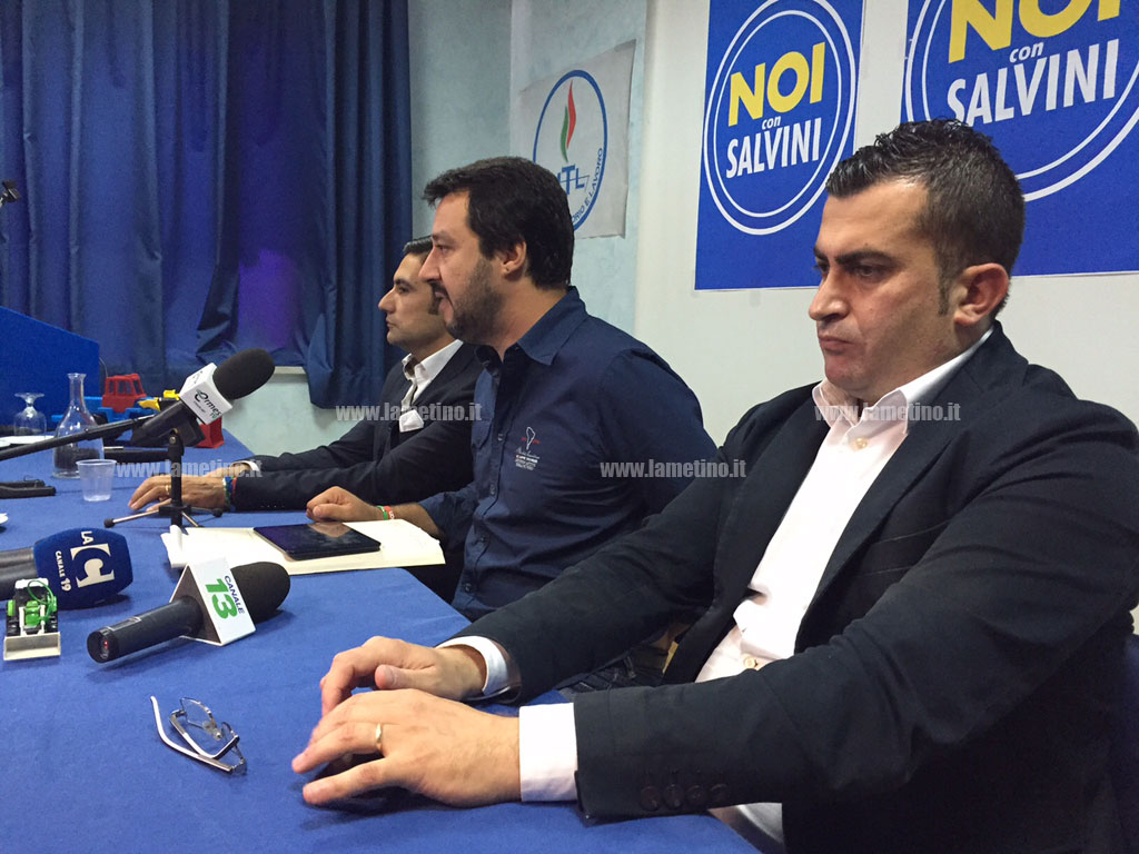 salvini-arrivato-conferenza-lamezia.jpg