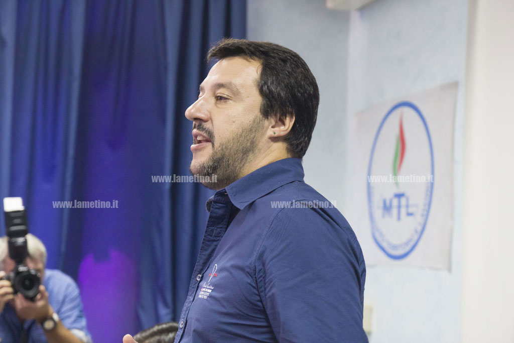 salvini-conferenza-lamezia-t-3.jpg