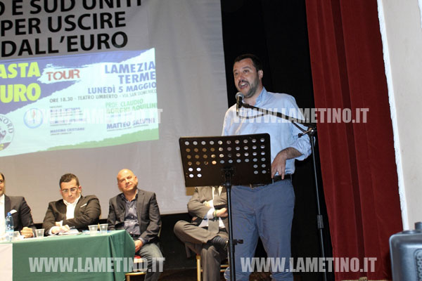 Salvini a Lamezia: "Incredibile che chi ha portato la Calabria in questo stato chieda ancora voti"