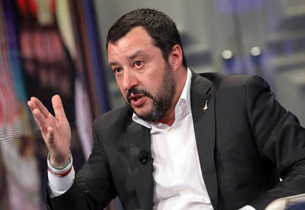 Tema su Salvini e leggi razziali a Crotone, il Ministro: "Professore cambi mestiere"