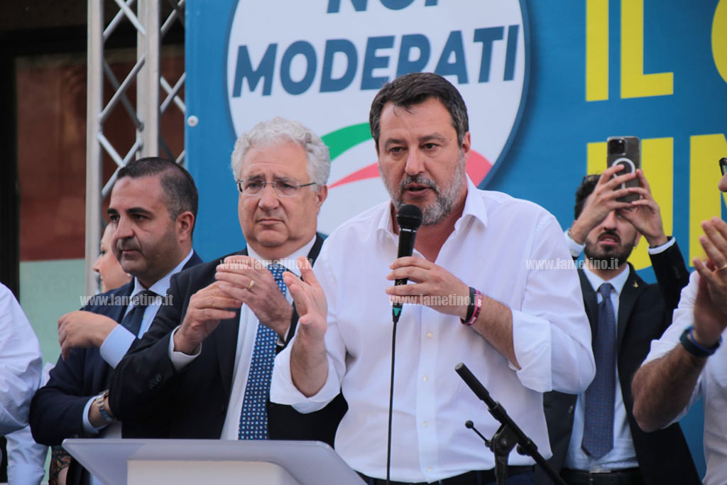 salvini5-at-18.29.11_248d9.jpg