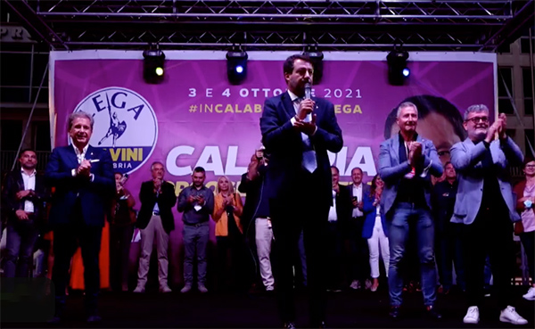 Salvini chiude campagna elettorale a Catanzaro: "Centrodestra unito ovunque"