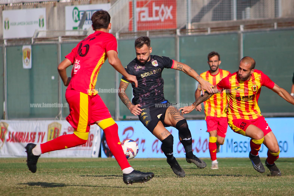 Serie D, una doppietta di Umbaca e Ferraro regalano i tre punti al Sambiase: 3-0 alla Nuova Igea Virtus