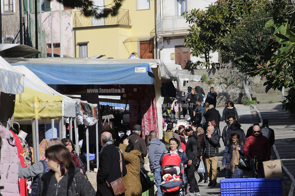 Lamezia, torna la fiera di San Biagio: in molti nel giorno d'apertura