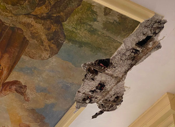 Lamezia, cede una parte dell'affresco nella chiesetta di San Francesco a Sant'Eufemia