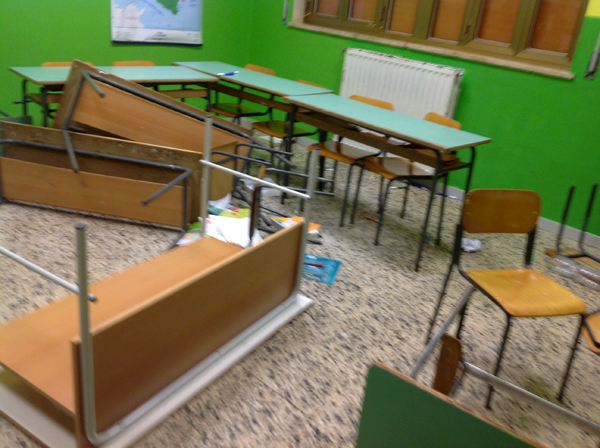 san-mazzeo-vandali-scuola-3.jpg