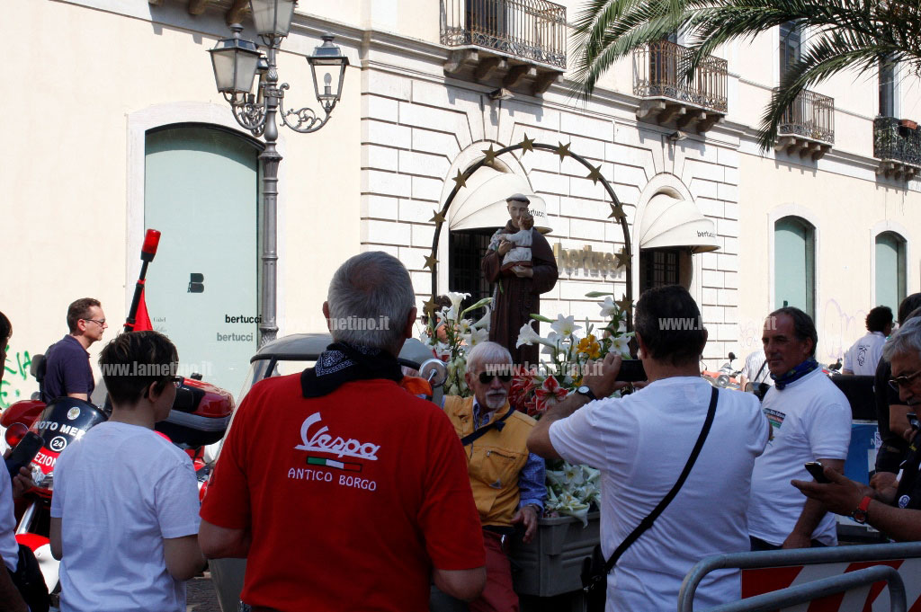 Lamezia: sfilata di vespe storiche in onore di San Antonio