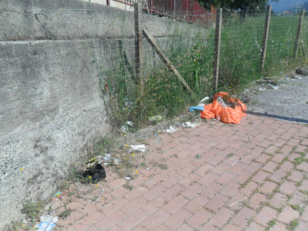 Lamezia: “Quartiere Capizzaglie” denuncia stato di degrado vicino scuola Saverio Gatti
