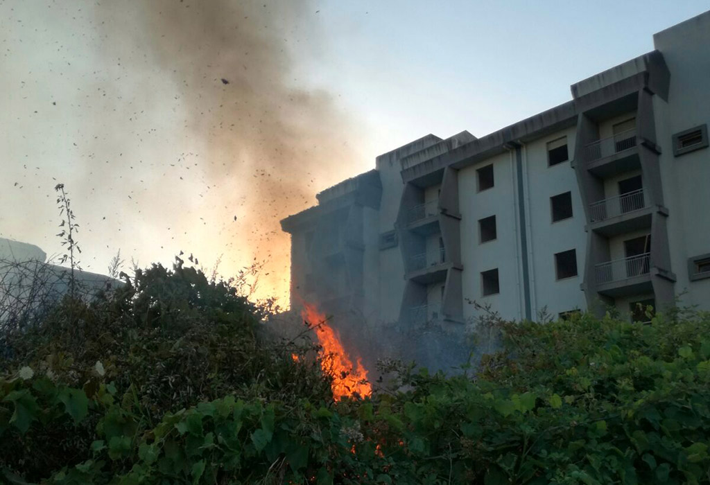Lamezia, in fiamme rovi e sterpaglie a Savutano