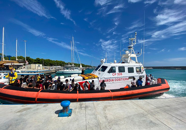 Migranti, non si fermano sbarchi nella Locride: arrivati in 54 a Roccella Ionica