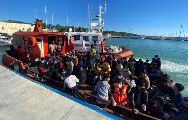 Migranti, tre sbarchi nel Reggino in poche ore: 182 arrivi