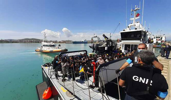 sbarco-crotone-185233f06dd_69c97.jpg
