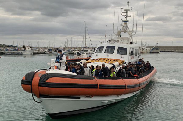 Migranti, doppio sbarco nella Locride: arrivati in 100