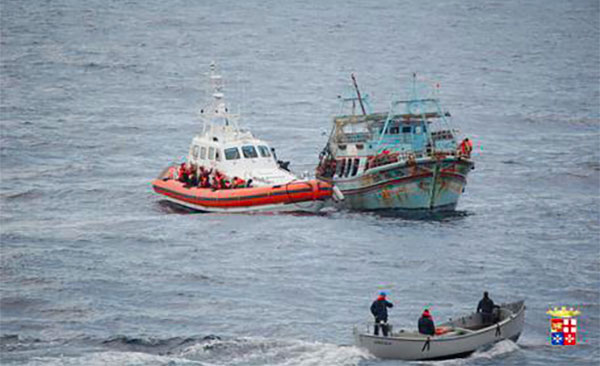 Migranti, completato trasferimento dei 6 minori sbarcati a Roccella lo scorso luglio 