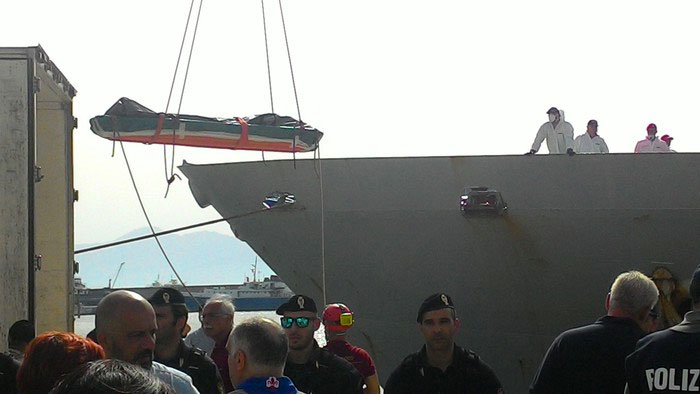 Migranti sbarcati a Reggio con 45 vittime, fermati presunti scafisti