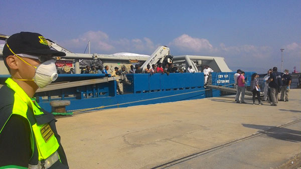 Giunta a Reggio Calabria nave svedese con 328 migranti 