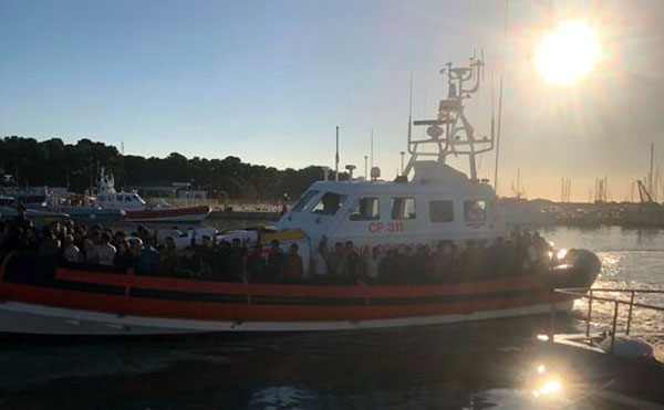 Sbarco di migranti a Roccella Ionica, arrivati in 96