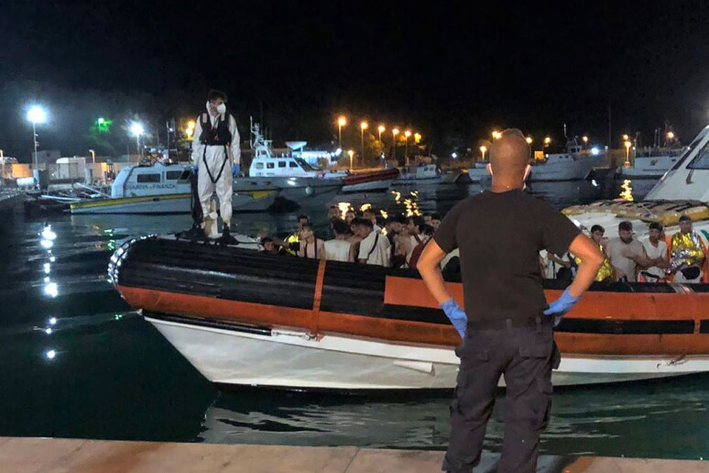 sbarco-roccella_6c7dd.jpg