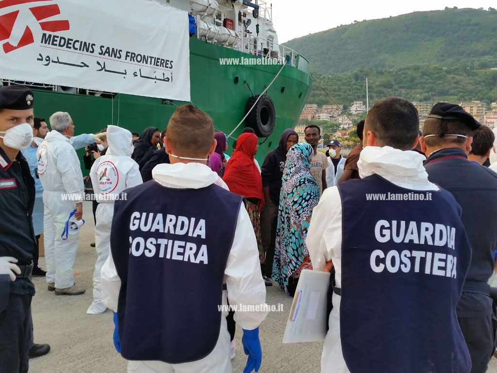 Sbarcati 350 migranti nel porto di Vibo
