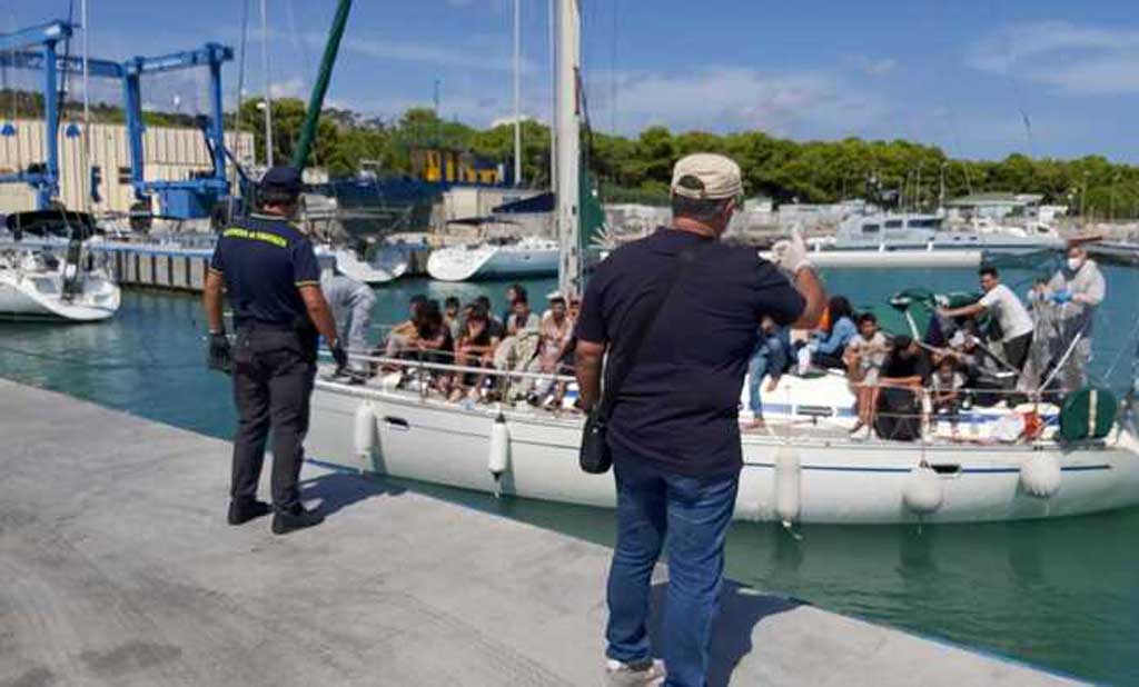 Due sbarchi di migranti in poche ore a Roccella Ionica