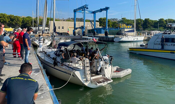 Migranti, ancora uno sbarco a Roccella Ionica: arrivati in 59