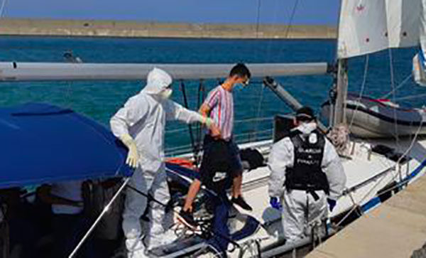 Migranti, nuovo sbarco a Crotone: arrivati in 65