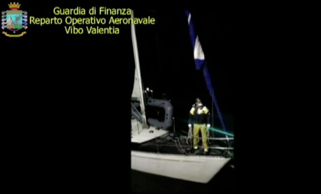 Arrestati due scafisti a Vibo Valentia, erano su barca a vela intercettata dopo sbarco nel crotonese