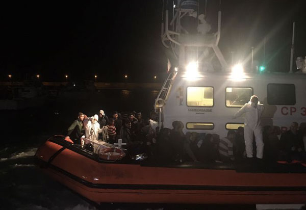 Sbarco migranti a Roccella Jonica, fermati due presunti scafisti