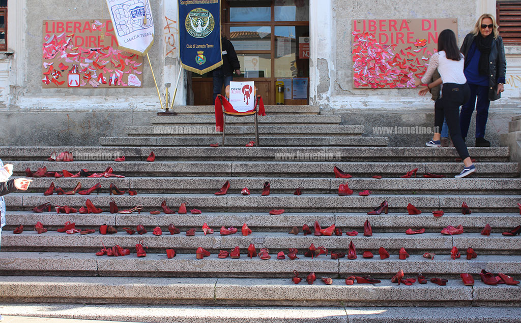 scalinata-maggiore-perri-scarpette-rosse-23-11-2018.jpg