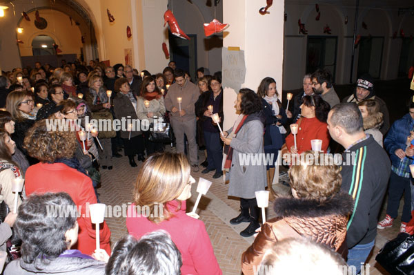 scarpe-rosse-chiostro-san-domenico-nov-2013.jpg