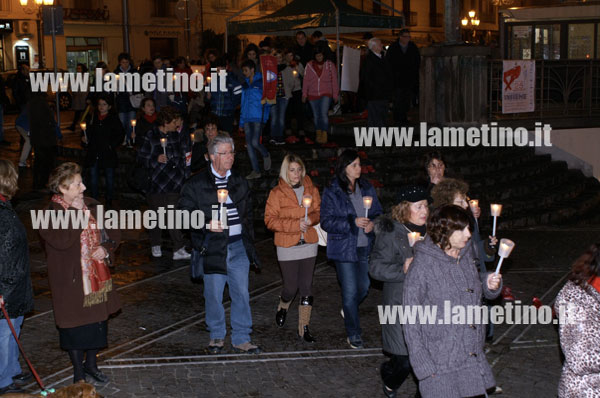 scarpe-rosse-lamezia-nov-2013.jpg