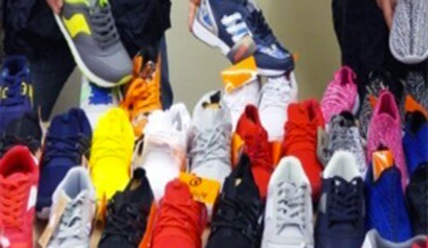 Migliaia di scarpe rubate in Calabria ritrovate a Casoria, 2 arresti