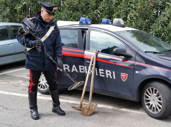 Sorpresi in scavi abusivi a Capocolonna, 5 arresti