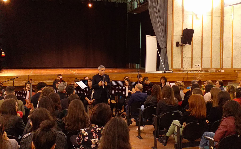 Lamezia, vescovo Schillaci in visita al liceo Campanella