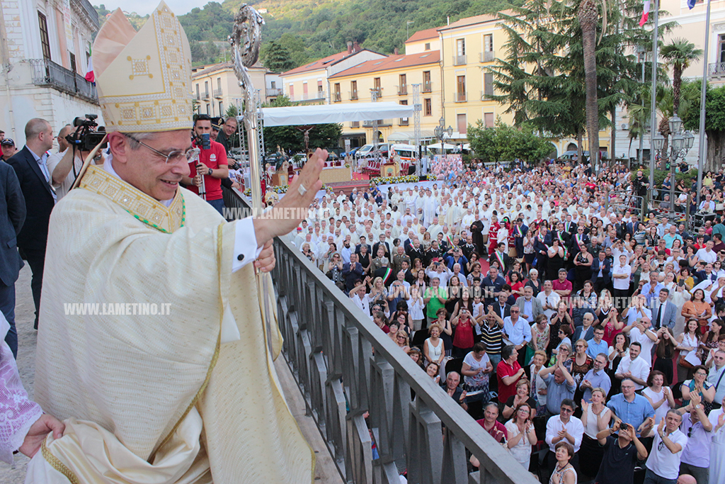 schillaci-saluta-lamezia-vescovo-2019_6333f.jpg