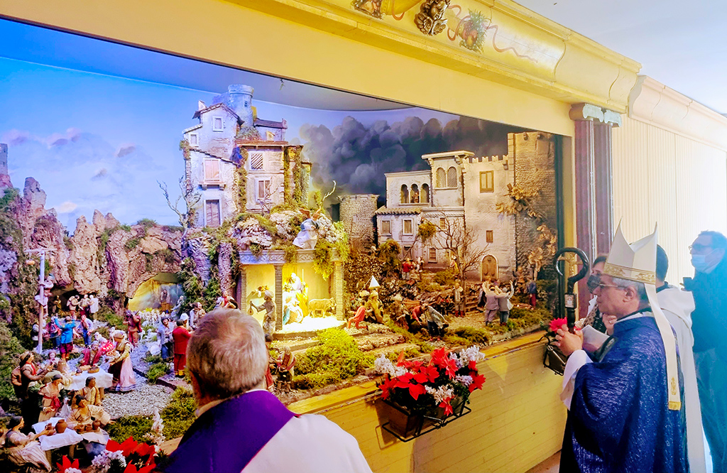 Lamezia, vescovo Schillaci in visita alla casa di riposo 'Tamburelli': inaugurato il presepe