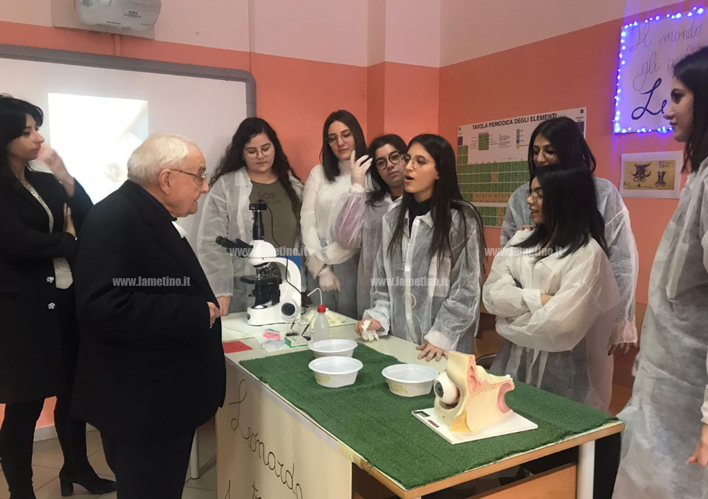 scienza-liceo-1612193.jpg