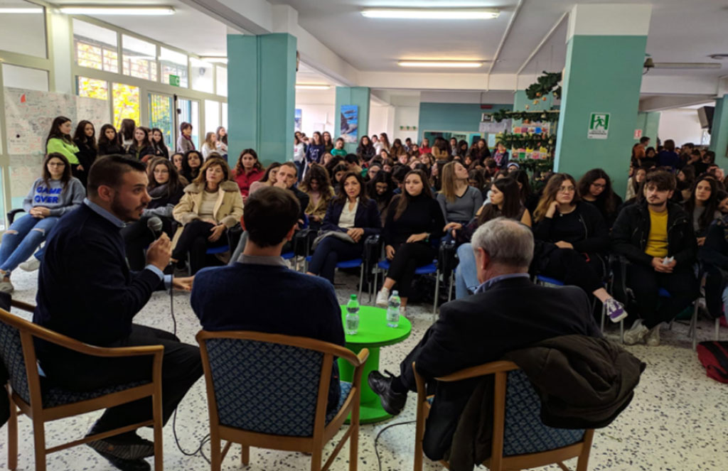 Lamezia, dalla donazione degli organi all'aborto: incontro-dibattito al liceo classico-artistico "F. Fiorentino"